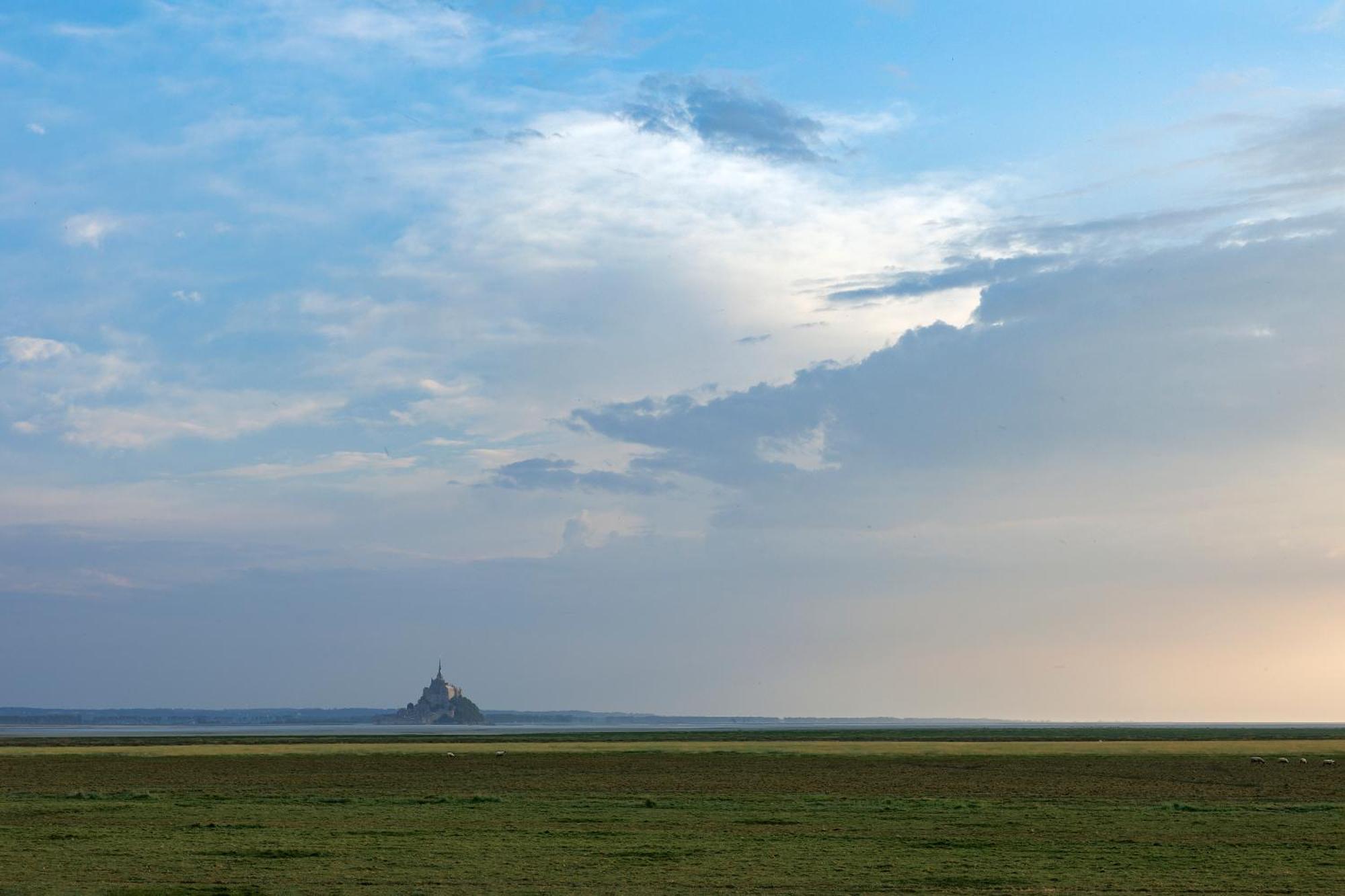 Entre Mont St Michel Et Merveille Vains Exteriör bild