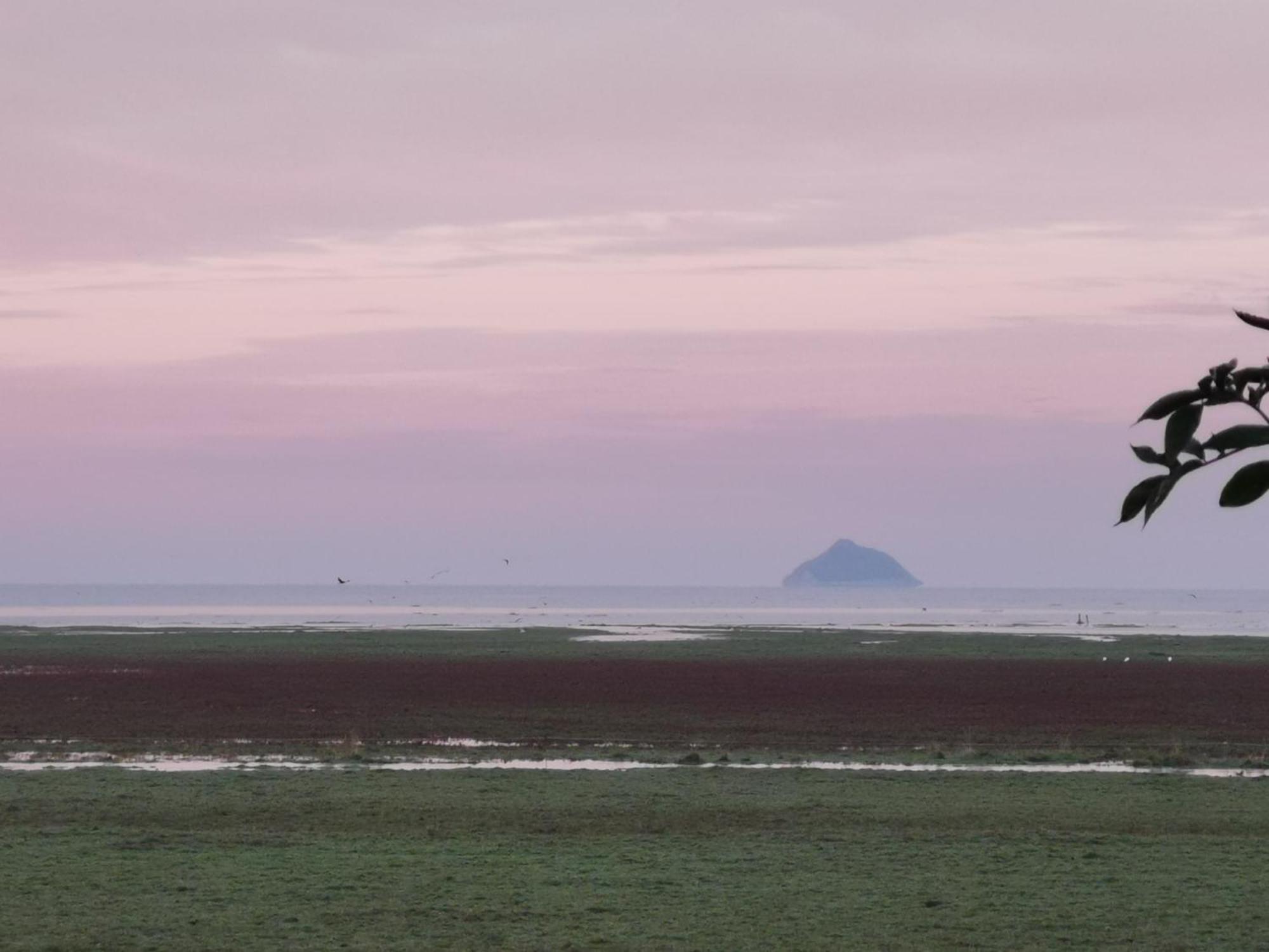 Entre Mont St Michel Et Merveille Vains Exteriör bild