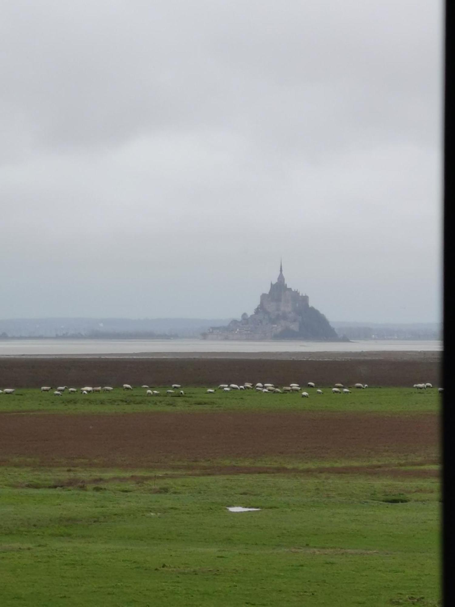 Entre Mont St Michel Et Merveille Vains Exteriör bild